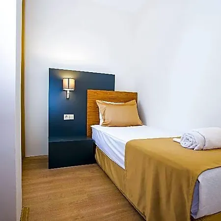 Orange Park 4*